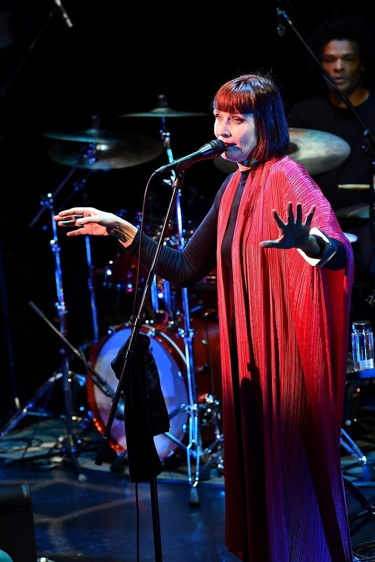 スウィング・アウト・シスターの来日公演を観た！ バンドが今もなおフレッシュでモダンな魅力を提示し続けられる理由 (20181016)  rockinon.com洋楽ブログ ｜音楽情報サイトrockinon.com(ロッキング・オン ドットコム)