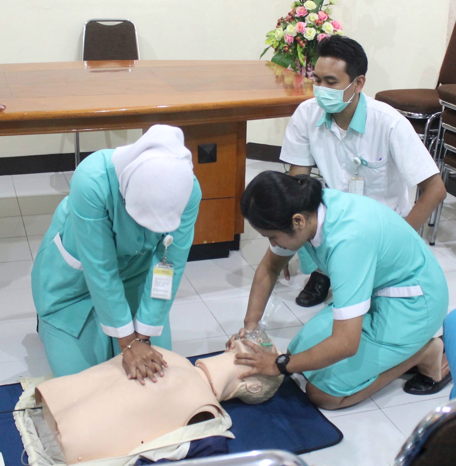 CARA MELAKUKAN RJP UNTUK MENYELAMATKAN NYAWA – Rumah Sakit Kasih Ibu  Surakarta