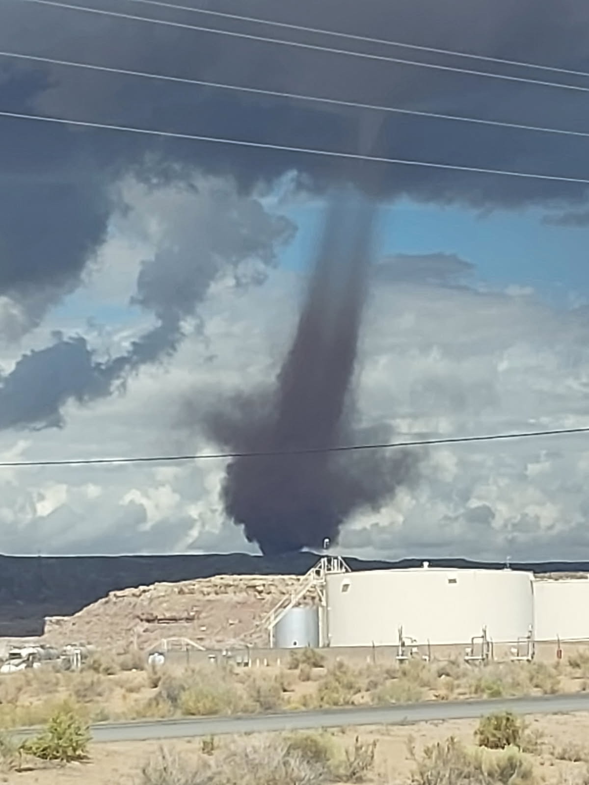 Two Large Tornadoes Touch Down In Southern Utah 1 ywAAAAAAQABAAACAUwAOw==