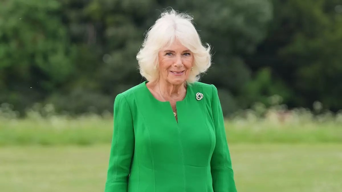 A Touch of Playfulness: Queen Camilla’s Heartwarming Moment with King Charles