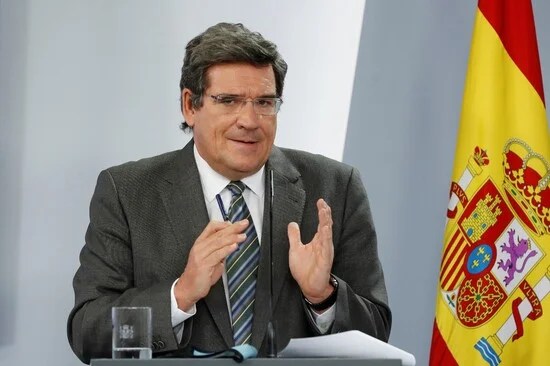 Bruselas y la Airef fuerzan al Gobierno a someter a la reforma de las pensiones a una nueva revisión Bruselas y la Airef fuerzan al Gobierno a someter a la reforma de las pensiones a una nueva revisión