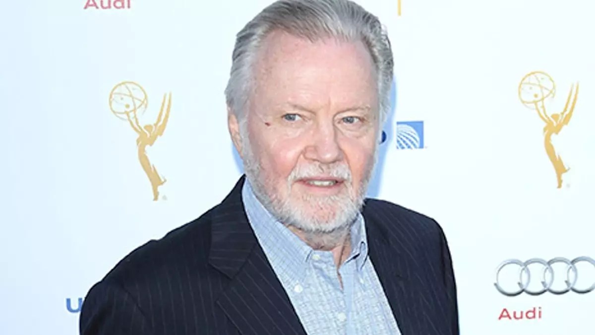 The Complicated Relationship Between Jon Voight, Angelina Jolie, and Vivienne The Complicated Relationship Between Jon Voight, Angelina Jolie, and Vivienne