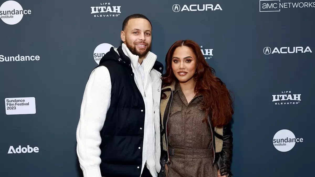 The Heartwarming Family Reunion of Steph and Ayesha Curry The Heartwarming Family Reunion of Steph and Ayesha Curry