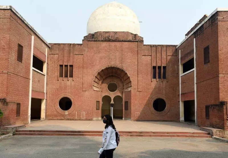Jamia expels 7 students, issues show-cause notices to over 20 after Apr 25 campus violence, ET Education Jamia expels 7 students, issues show-cause notices to over 20 after Apr 25 campus violence, ET Education