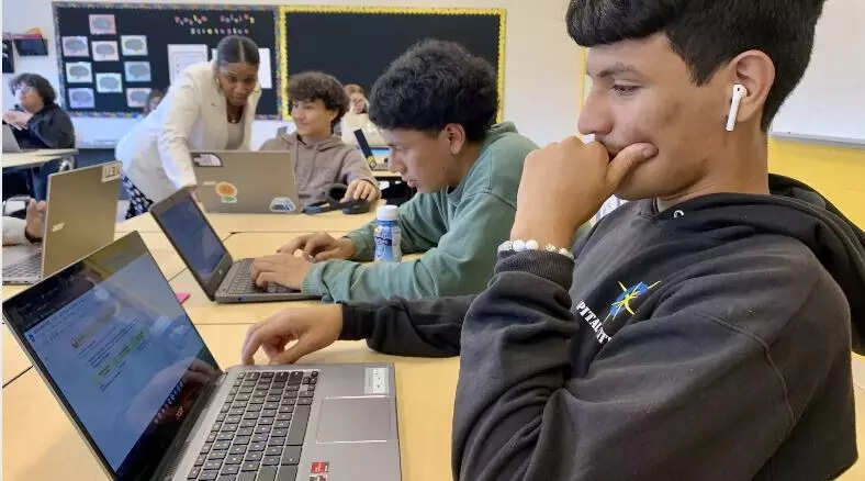 Former University of Michigan president gets initial approval to lead the University of Florida, ET Education Former University of Michigan president gets initial approval to lead the University of Florida, ET Education