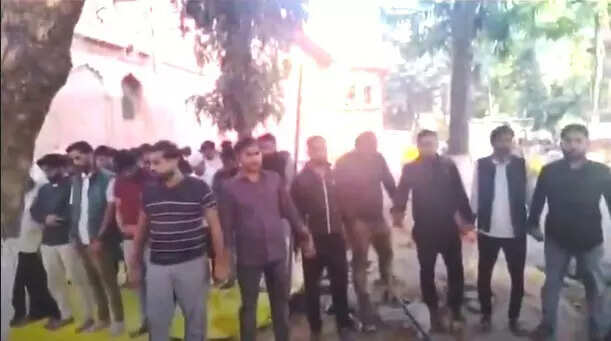 Lucknow University namaz row escalates as students form human chain to shield Muslims offering prayers outside sealed mosque, ETEducation Lucknow University namaz row escalates as students form human chain to shield Muslims offering prayers outside sealed mosque, ETEducation
