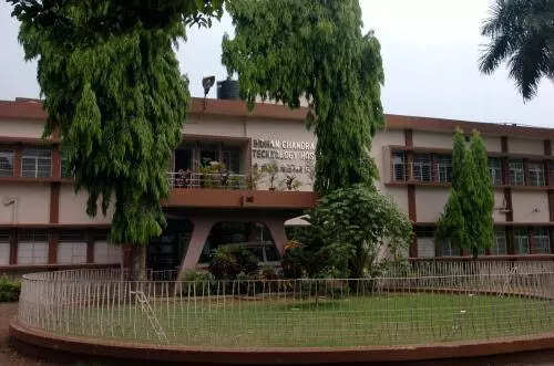 IIT Kharagpur Director Urges Calcutta University to Join Global Knowledge Network, ETEducation IIT Kharagpur Director Urges Calcutta University to Join Global Knowledge Network, ETEducation