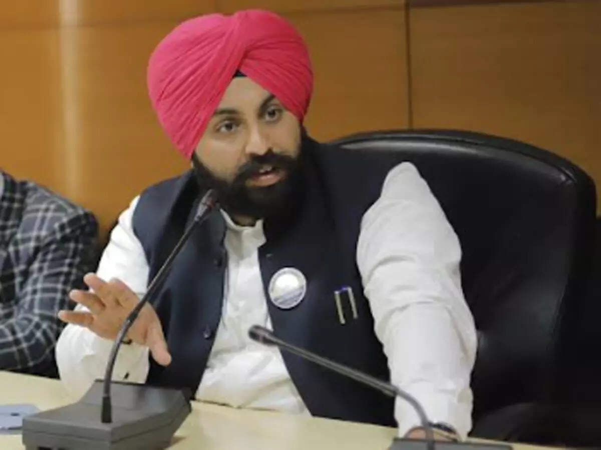 Plans to roll out students’ absent alert SMS system in all Punjab govt schools: Minister, ETEducation Plans to roll out students’ absent alert SMS system in all Punjab govt schools: Minister, ETEducation