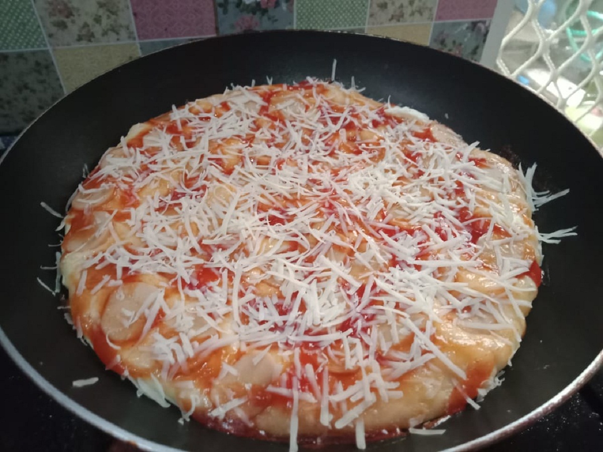 Pizza Teflon Sederhana Ekonomis Takaran Sendok
