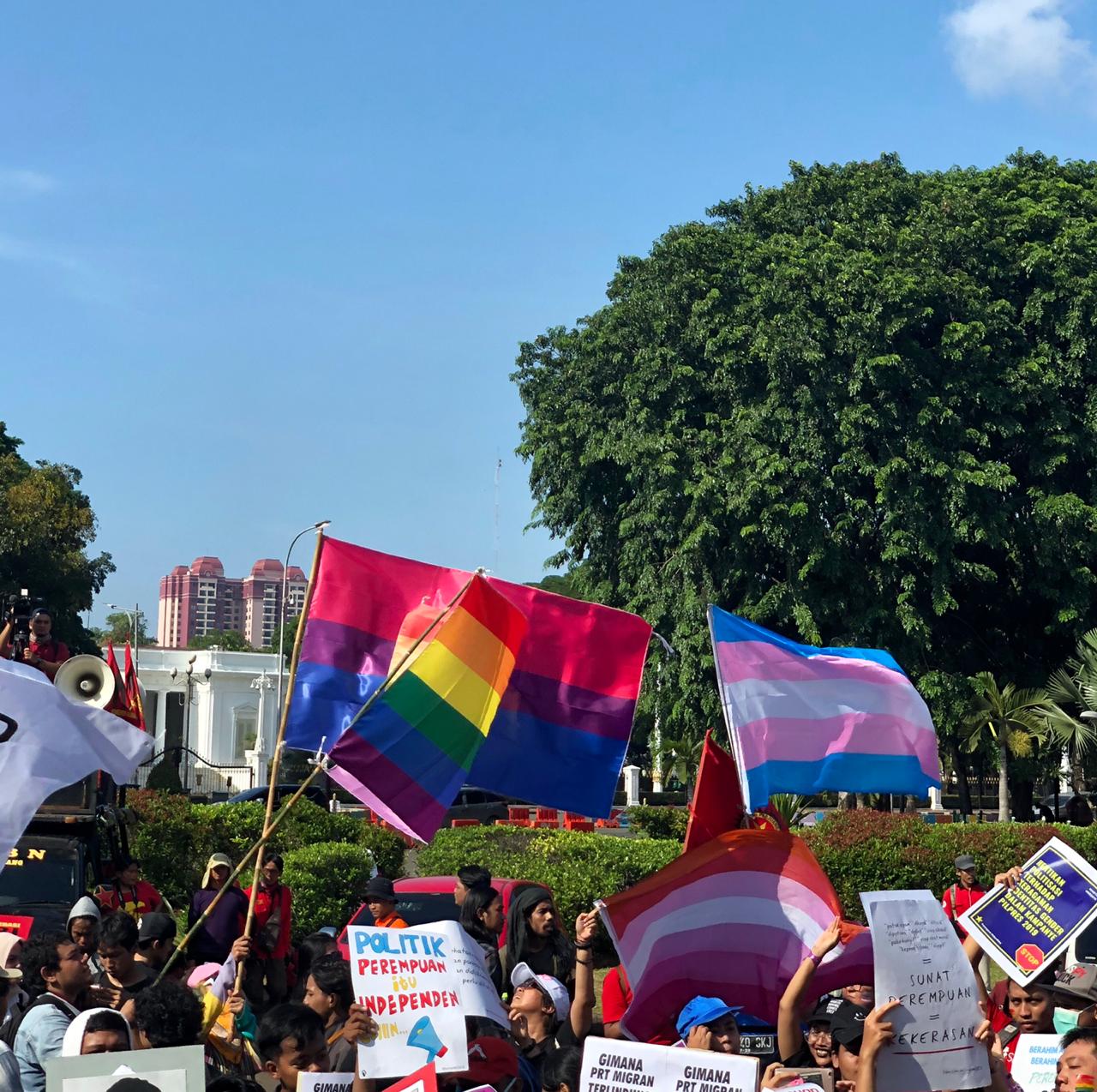 Mama, Aku Lesbian dan Aku tetap Putrimu" - SEJUK