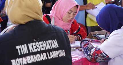 Sekretariat Kabinet Republik Indonesia | Laksanakan di 12 Titik, Kemenkes  Adakan Penyuluhan Bagi Korban Tsunami Selat Sunda