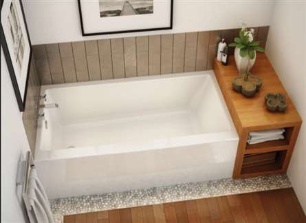 Полка между ванной и стеной