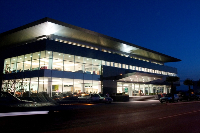 Salon Namjestaja Namos Dajkovic Company Podgorica Sindarela Komerc Crna Gora Svjetlost