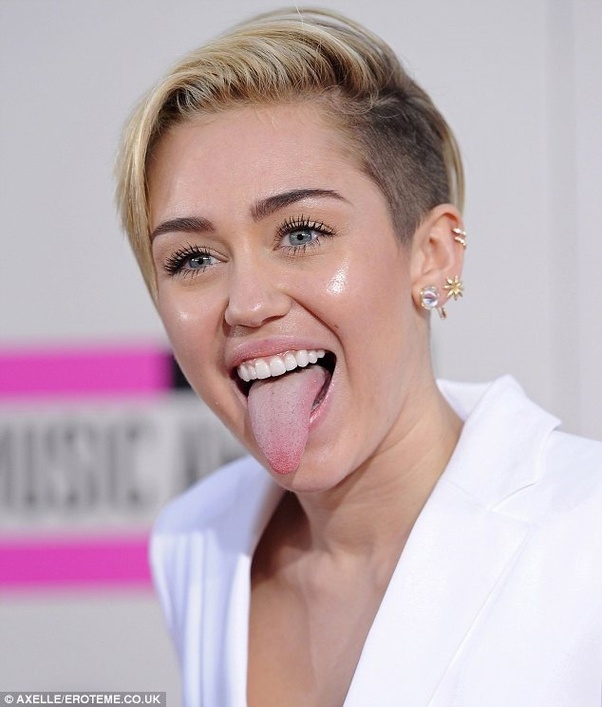 Collection 32+ Pictures what is the meaning of sticking out your tongue in pictures Completed