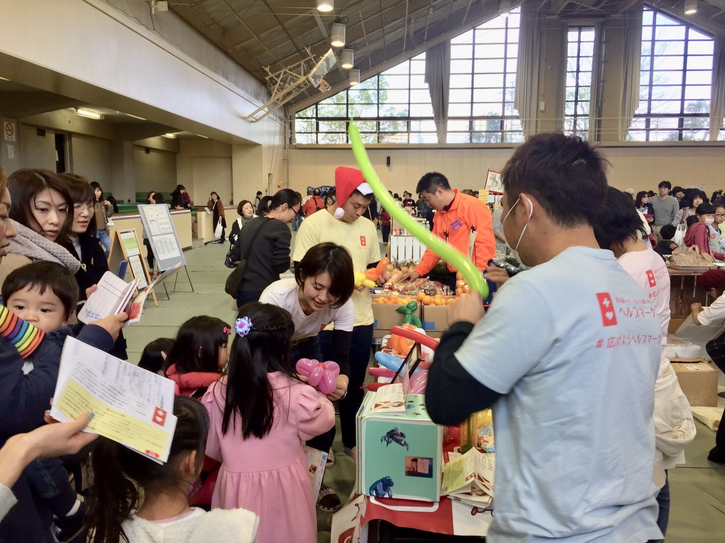 ヘルプマークの普及活動を行う、骨髄異形成症候群で余命5年と宣告された小﨑麻莉絵さん | soar（ソア）