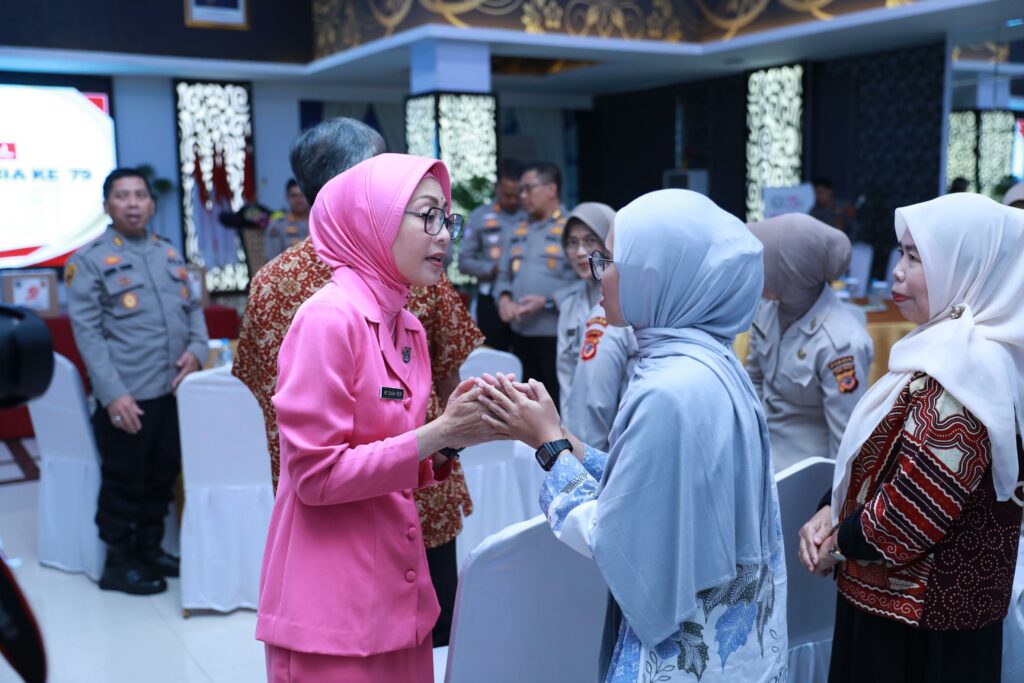 Bakti Sosial Bhayangkari Daerah Jawa Barat, Wujud Cinta Kasih untuk Masyarakat Rentan Bakti Sosial Bhayangkari Daerah Jawa Barat, Wujud Cinta Kasih untuk Masyarakat Rentan