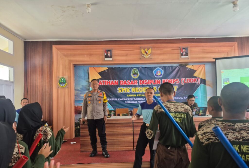 Bangun Disiplin Pelajar, Polsek Cikelet Sosialisasi Lalu Lintas dan Narkoba Bangun Disiplin Pelajar, Polsek Cikelet Sosialisasi Lalu Lintas dan Narkoba