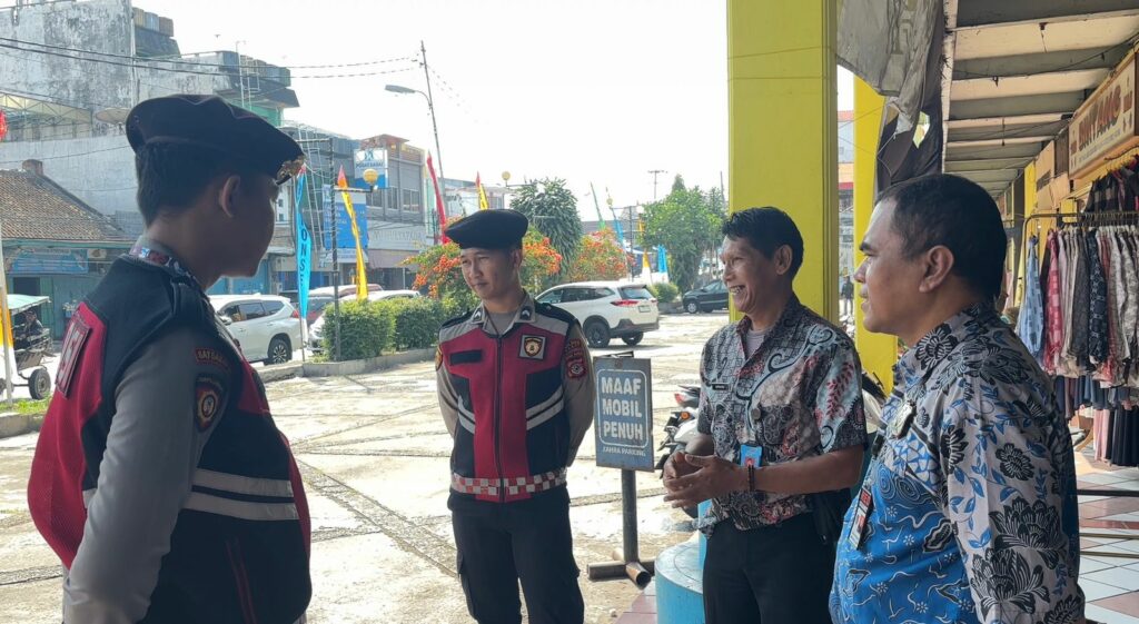Sat Samapta Polres Garut Lakukan Patroli Dialogis di Beberapa Titik Keramaian Antisipasi C3 Sat Samapta Polres Garut Lakukan Patroli Dialogis di Beberapa Titik Keramaian Antisipasi C3