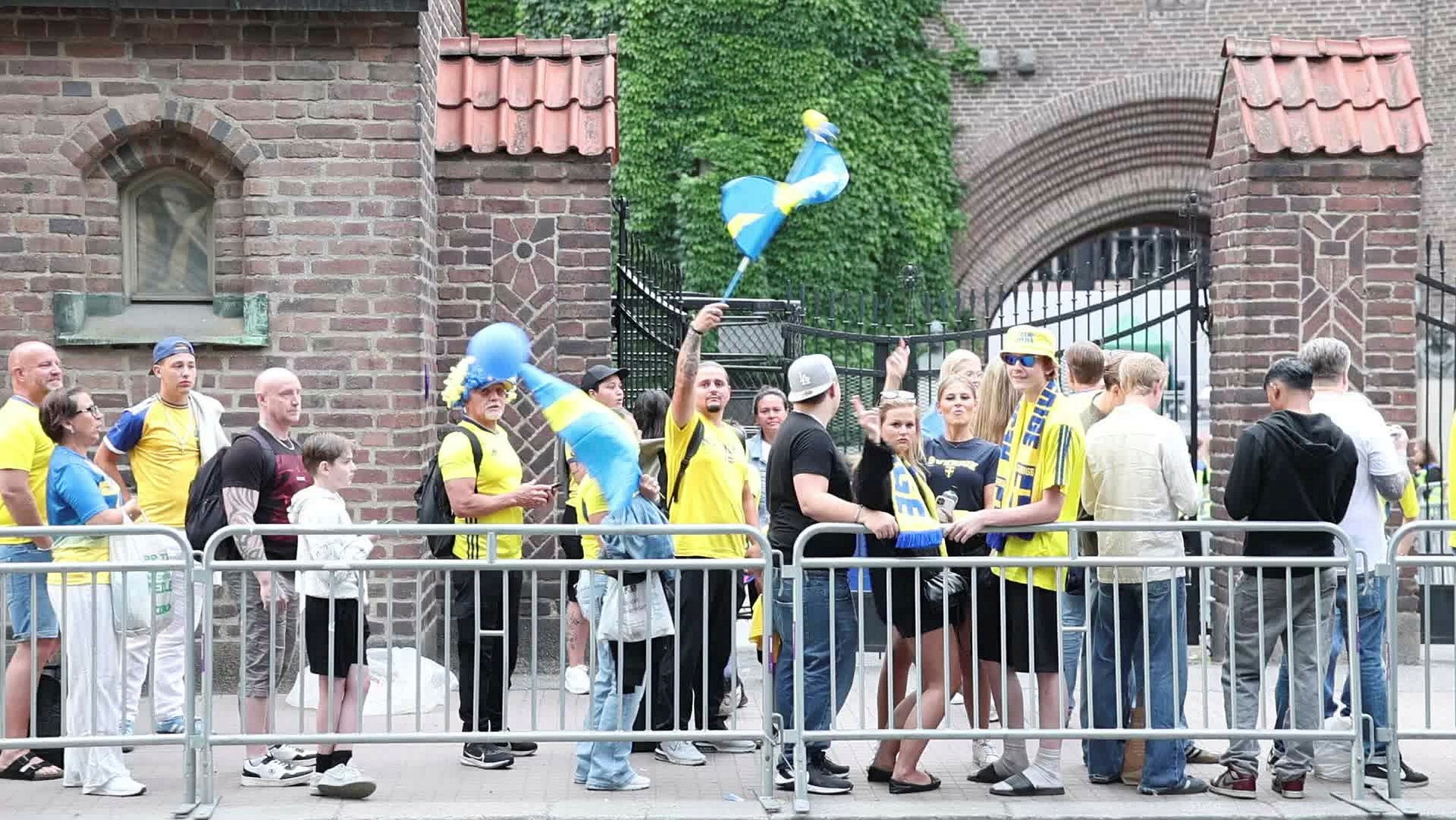Hoppfulla fans i Stockholm: ”Vad som helst kan hända”