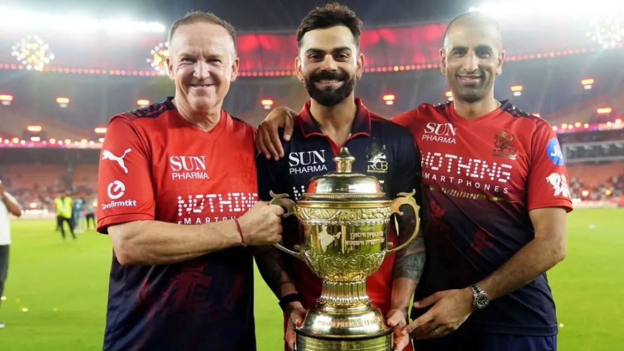 Mo Bobat reveals how Virat Kohli sets standards at RCB without being captain Mo Bobat reveals how Virat Kohli sets standards at RCB without being captain