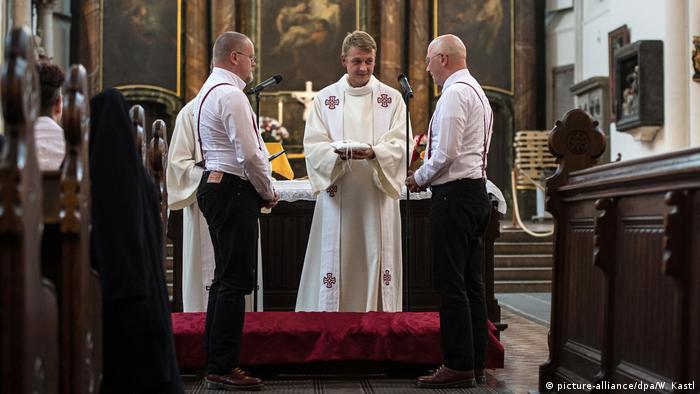 Meinung Die Katholische Kirche Auf Dem Weg Zur Sekte Kommentare Dw 16 03 2021