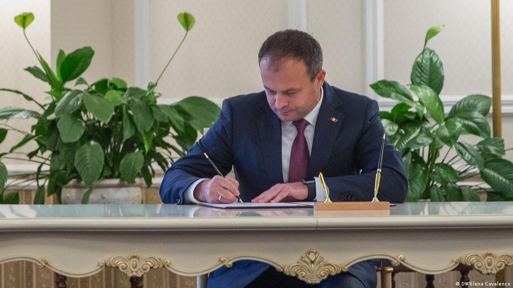 Dodon PreÈedintele Cuminte Suspendat Ori De Cate Ori Vrea Plahotniuc Moldova Dw 03 01 2018