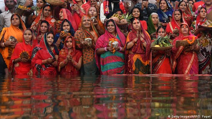 Hindus Ehren Sonnengott Surya Alle Multimedialen Inhalte Der Deutschen Welle Dw 14 11 2018