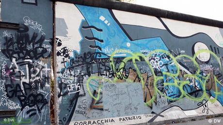 Developer Removes Segments Of Berlin Wall At East Side Gallery News Dw 27 03 2013