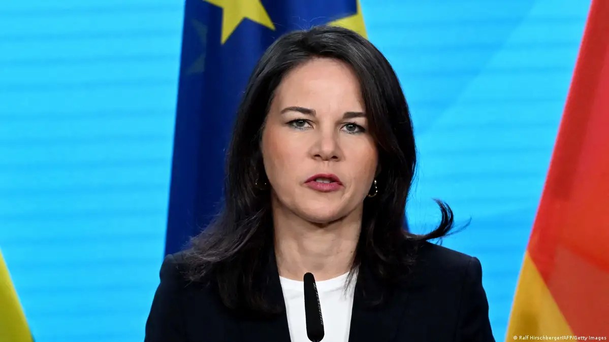 Annalena baerbock upskirt