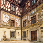 Patio interior del Castillo de Peles .