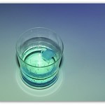 ein Glas kaltes Wasser