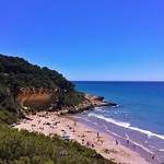 Divendres, 9 de maig: Cala Fonda i els primera banyistes de l'any, de @marenkalma_