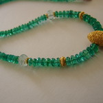 cr&eacute;aJR 6424 Emerald necklace, aquamarine and 22k solid gold