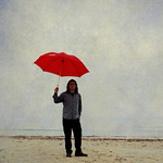 MALDONADO HA DICHO QUE HOY VA A LLOVER Y QUE TENGAMOS EL PARAGUAS ROJO A MANO. THE WEATHER MAN HAS SAID THAT PREPARE THE RED UMBRELLAS.