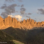 Geislerspitzen im Villn&ouml;sser Tal in S&uuml;dtirol aufgenommen im Abendlicht - Odle in the Funes Valley in South Tyrol photographed in the evening light