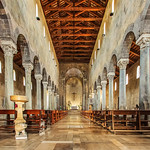 Casertavecchia La navata centrale della cattedrale - Casertavecchia the central nave of the cathedral - Casertavecchia la nef centrale de la cath&eacute;drale