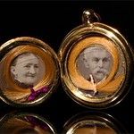 Bilder mit den Haaren der Personen in einem Medaillon