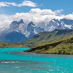 Turquoise Lake Pehoe in Front of Cuernos del Paine, Parque Nacional Torres del Paine, Patagonia, Chile トーレス･デル･パイネ国立公園