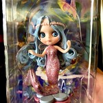 My cute little Blythe Belle &ldquo;Poseidon&rsquo;s Treasure&rdquo; arrived today and she&rsquo;s even cuter than her picture💙. I didn&rsquo;t enter the blue-haired Tsumori lottery although I came close. So here&rsquo;s my little Blue &ldquo;Posie&rdquo;.