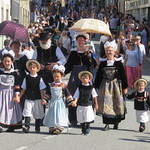 Pont-Aven, 2018. Costumes de la r&eacute;gion de Pont-Aven.