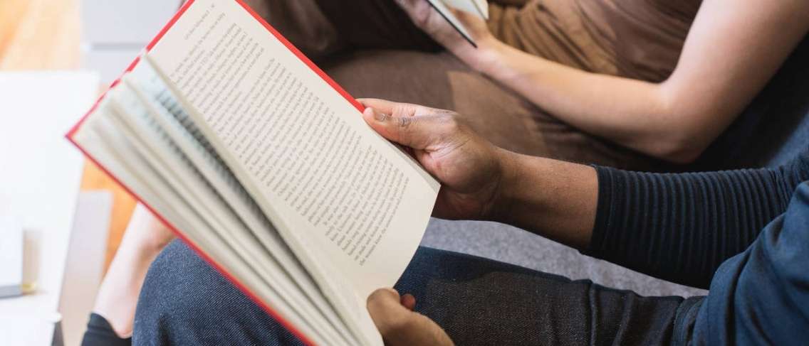 Dampak Membaca Sambil Tiduran - GueSehat.com