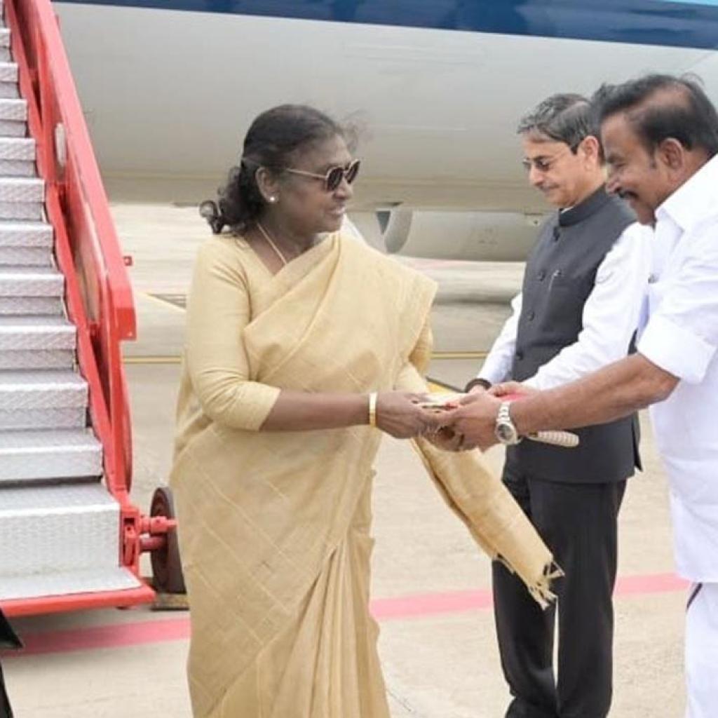 திருச்சி வந்தடைந்தார் குடியரசுத் தலைவர் முர்மு: ஆளுநர், அமைச்சர்கள் வரவேற்பு