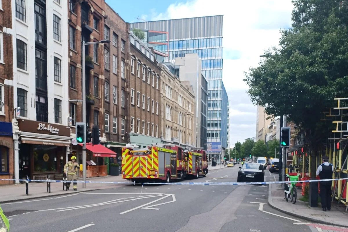 Central London gas leak prompts evacuation of thousands