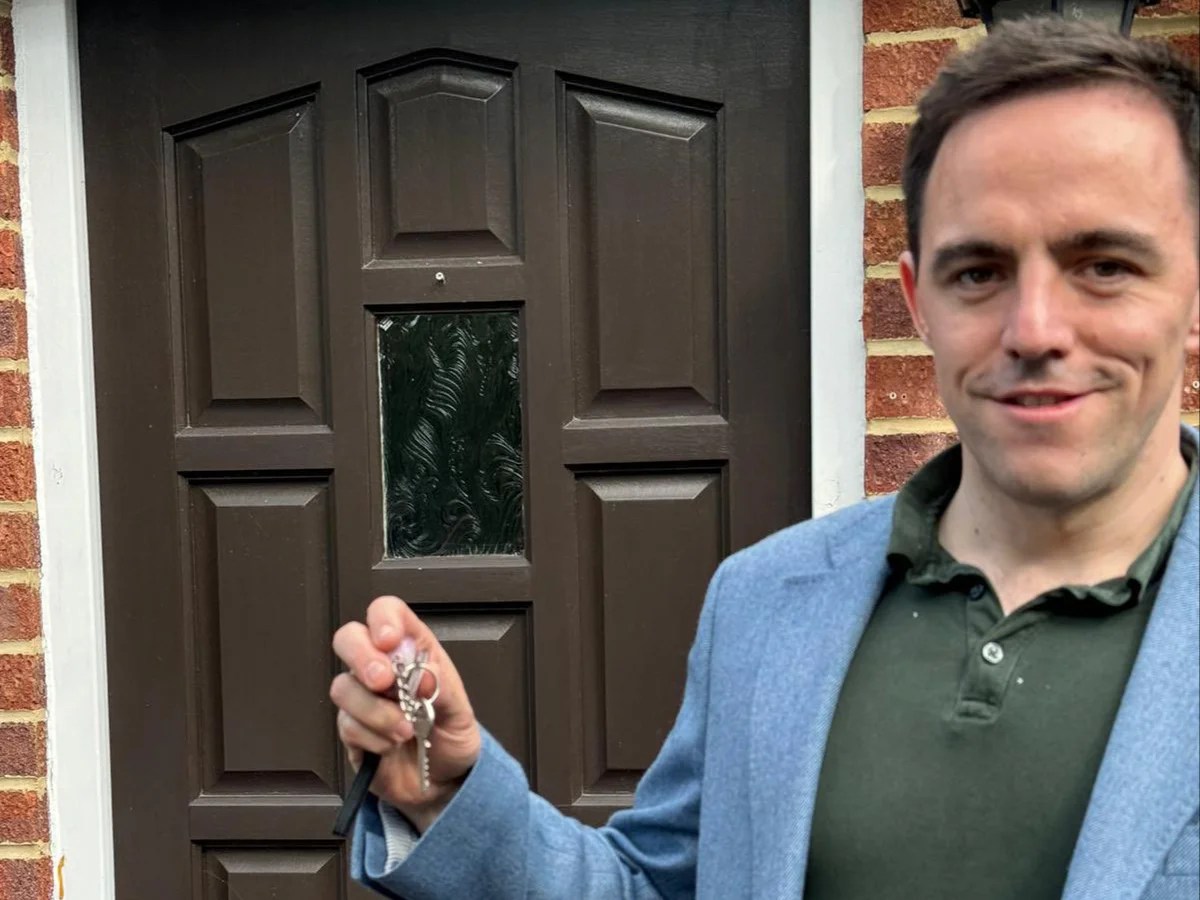 New Environment Secretary’s residency in Surrey Heath questioned after home discovered on Airbnb