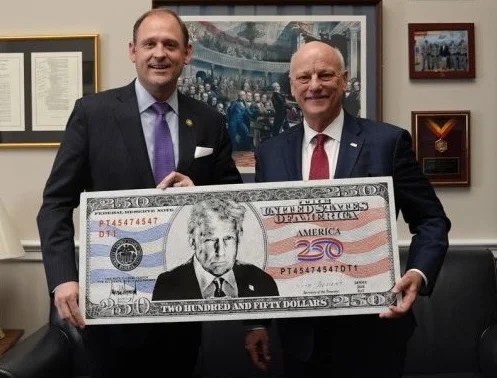 Meet Trump’s ‘favourite British artist’ designing the White House’s new 0 bill