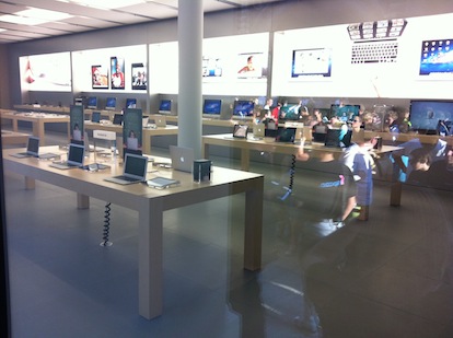 Iphoneitalia All'apertura Dell'apple Store Di Bologna: Inizia Il Live! [Ore 10.15 - Live Concluso] - Iphone Italia 309_x_414_jpg