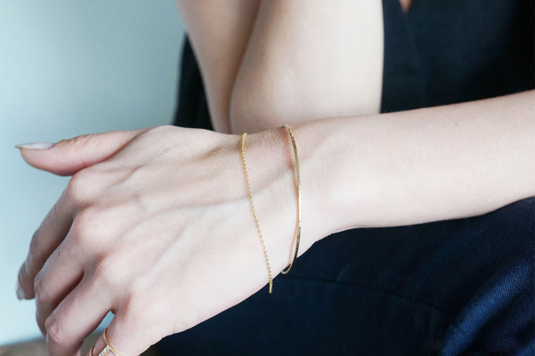 バングルとは？正しい付け方、サイズの測り方と人気作品16選 | minneとものづくりと