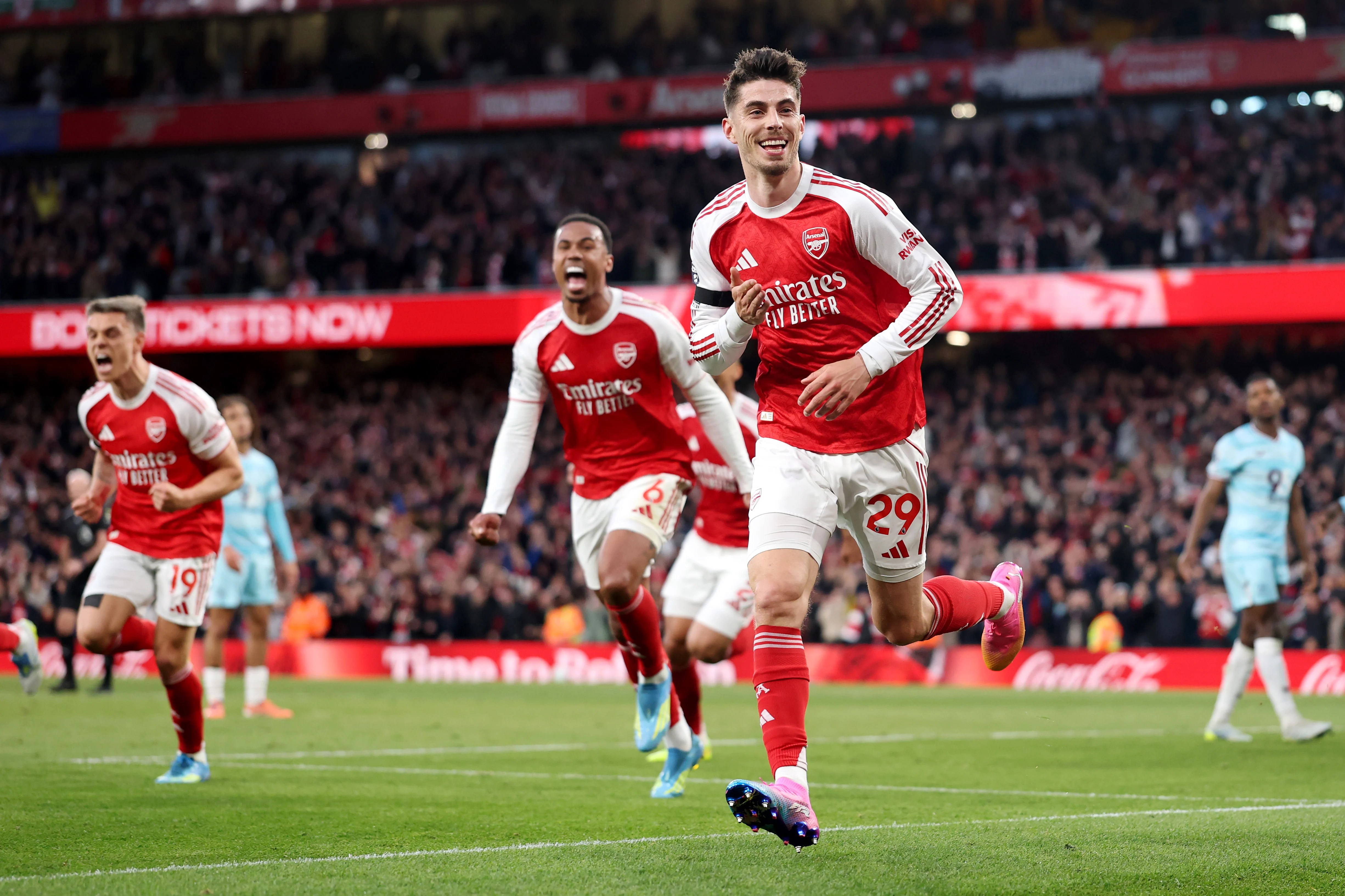 Arsenal 1-0 Burnley: Pressure piled on Man City as Gunners close in on title