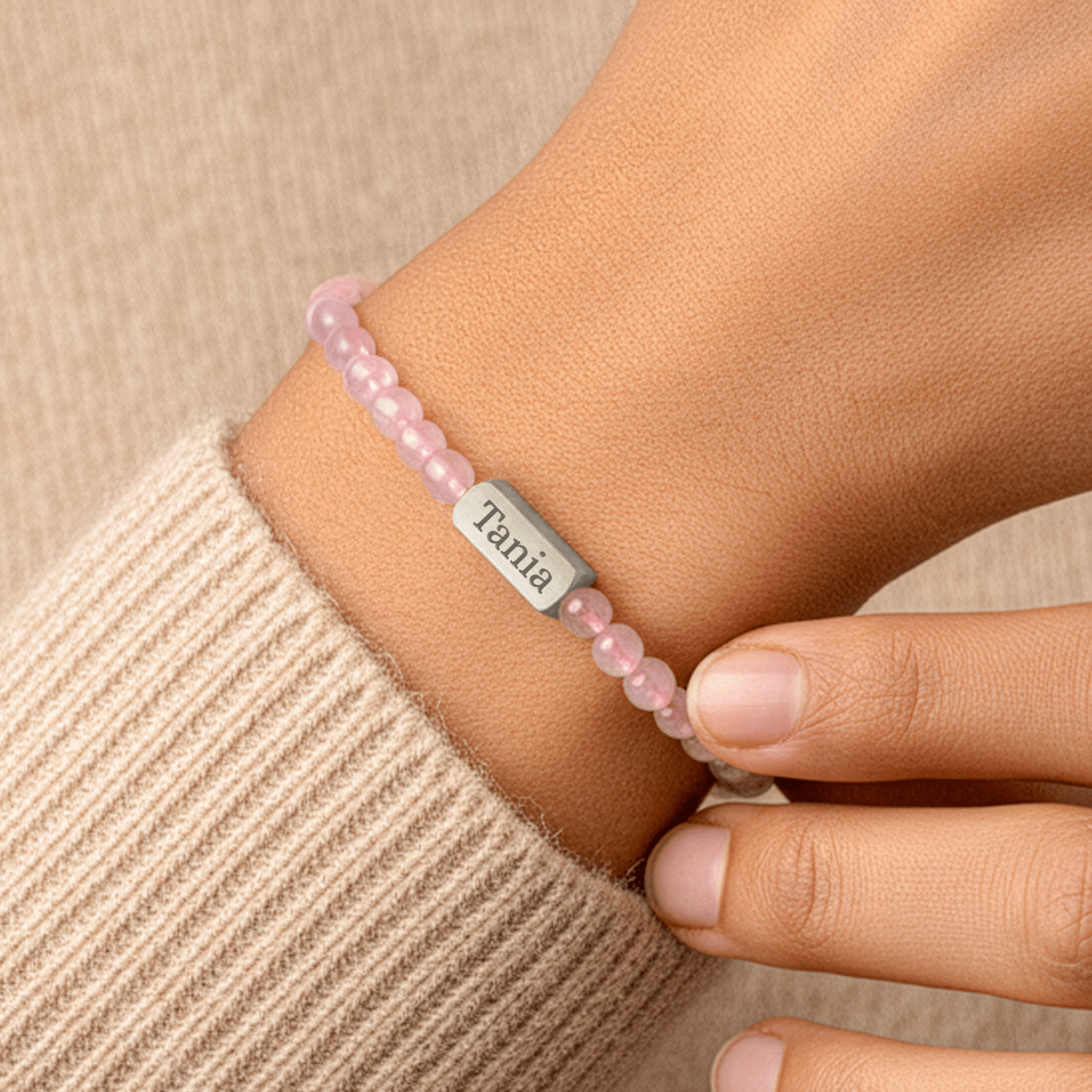 Armbånd med graveret rosenkvarts – M – 4 mm – Sølv