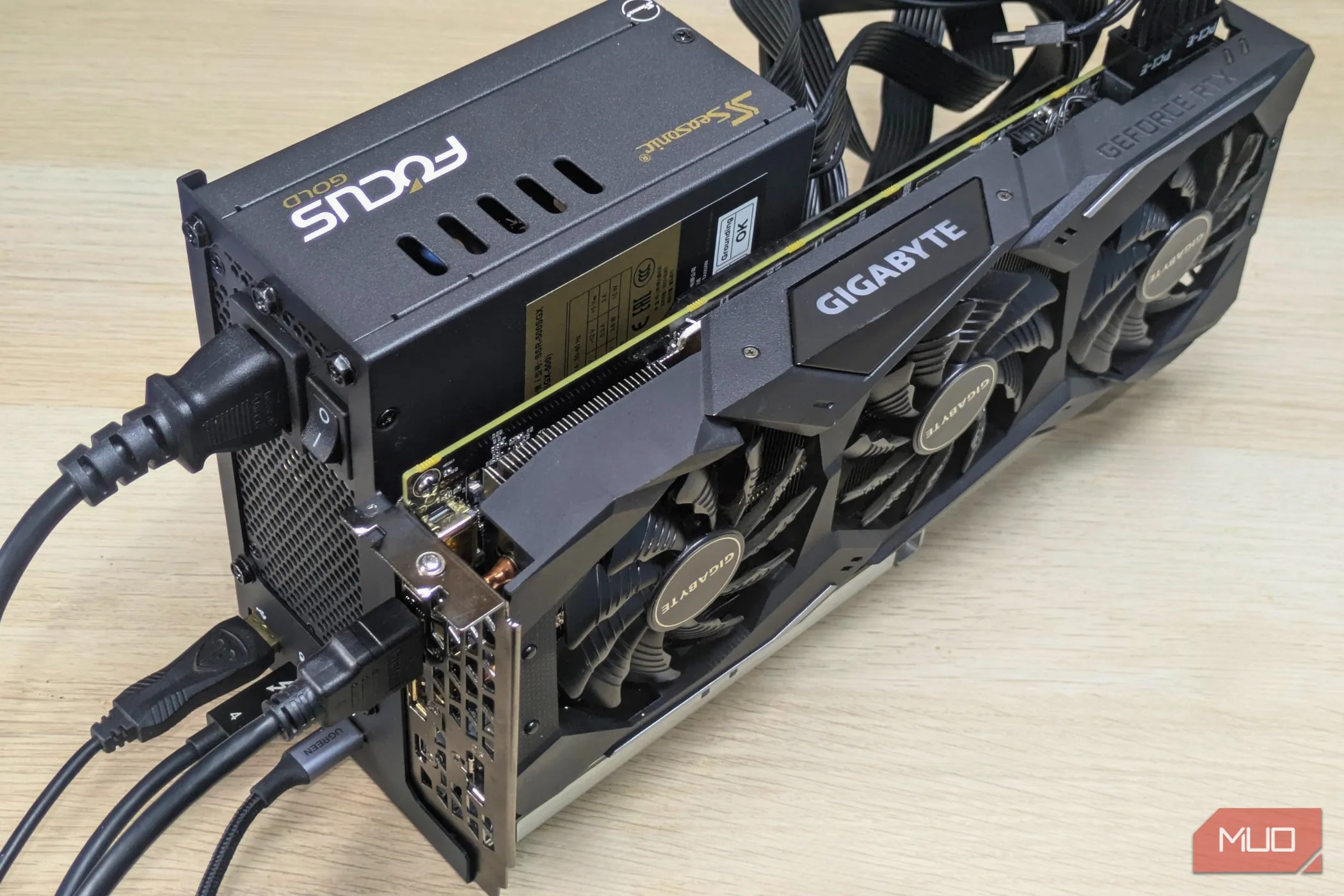 I tested the same GPU over USB4 and Thunderbolt 3, and the performance gap is way bigger than you’d expect